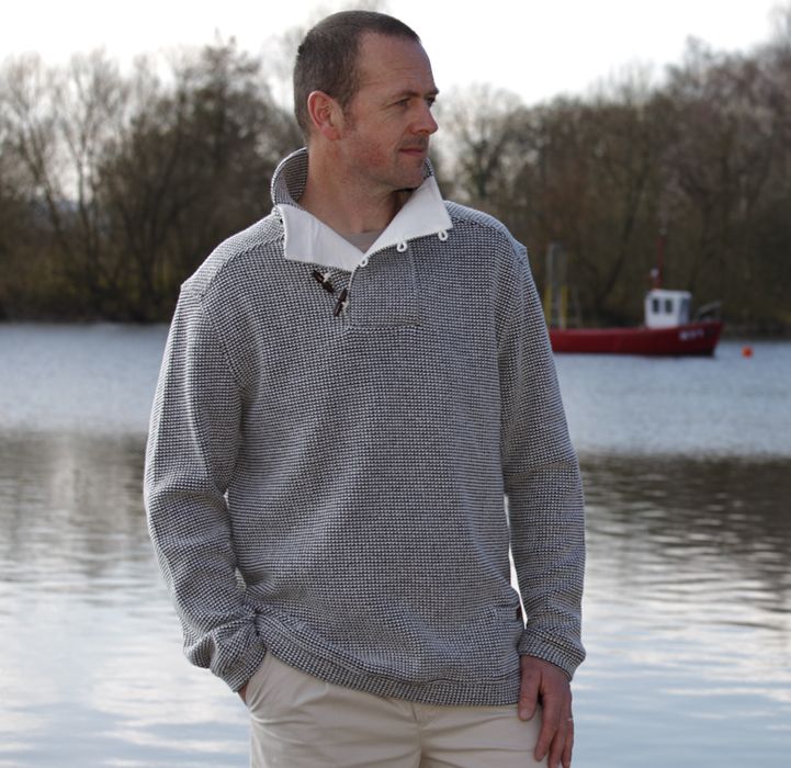 D5616 Knitted Weird Fish Jumper (4XL only)